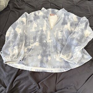 Women's Blue and White Pullover
